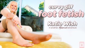 Mature NL - Big breasted Katie Welsh is a hot curvy British granny who loves fooling around with her feet - Full Porn Video!